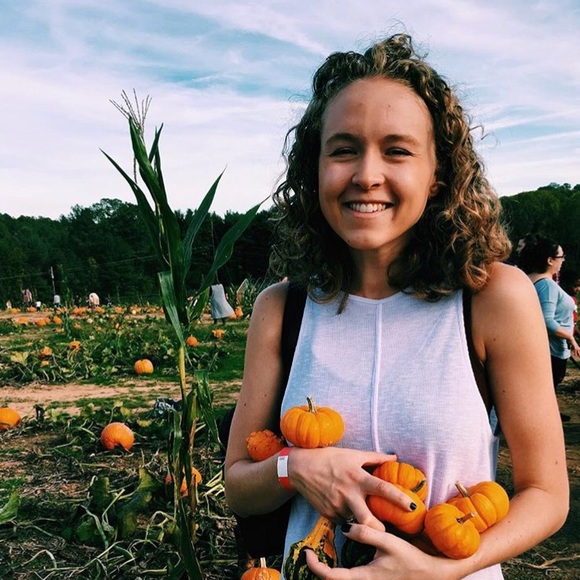 Meet your Posher, Olivia - Picture 1 of 1